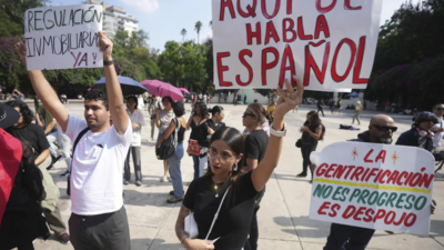 'Mexico for Mexicans': Hundreds protest against mass tourism; tourists harassed, windows smashed