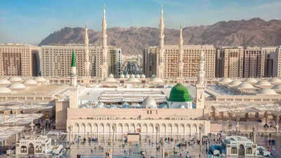 Prophet’s Mosque in Madinah unveiled a 24/7 toll-free cloud contact centre/Image: Instagram Umrah 2025: Madinah's Prophet’s Mosque rolls out toll-free multilingual guidance service