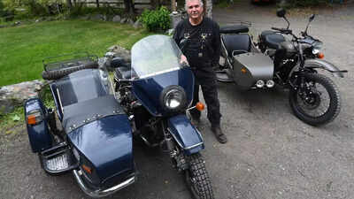 Mark Warren with Putin's gift which was inspired by his Soviet-era motorbike. (Photo: Anchorage Daily News) They told me I am viral in Russia: Who is Mark Warren, an Alaska man who gets a personal gift from Putin?