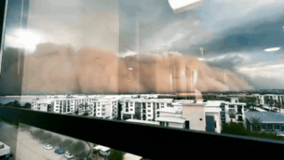 Towering wall of dust rolls through Phoenix (@tdelaneyaz) Watch: Shocking haboob videos show Phoenix choked by giant wall of dust; ‘It was darker than night’