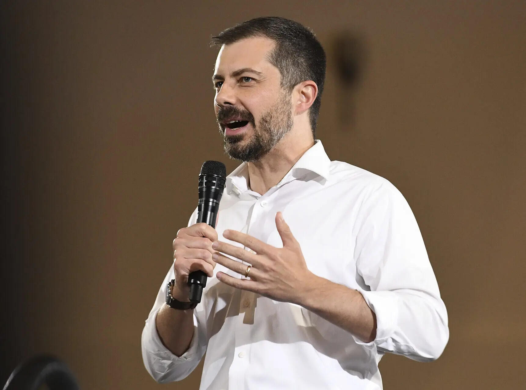 FILE - Former U.S. Secretary of Transportation Pete Buttigieg speaks during a VoteVets Town Hall, May 13, 2025, in Cedar Rapids, Iowa. (AP Photo/Cliff Jette, File) ‘Who’s got next?’ Democrats already lining up for 2028 presidential race in early voting states