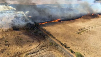 Maui officials lift evacuations, close shelters after wildfire threat to north shore town recedes