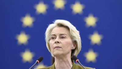 European Commission President Ursula von der Leyen EU chief urges bloc members to sanction Russia's LNG exports