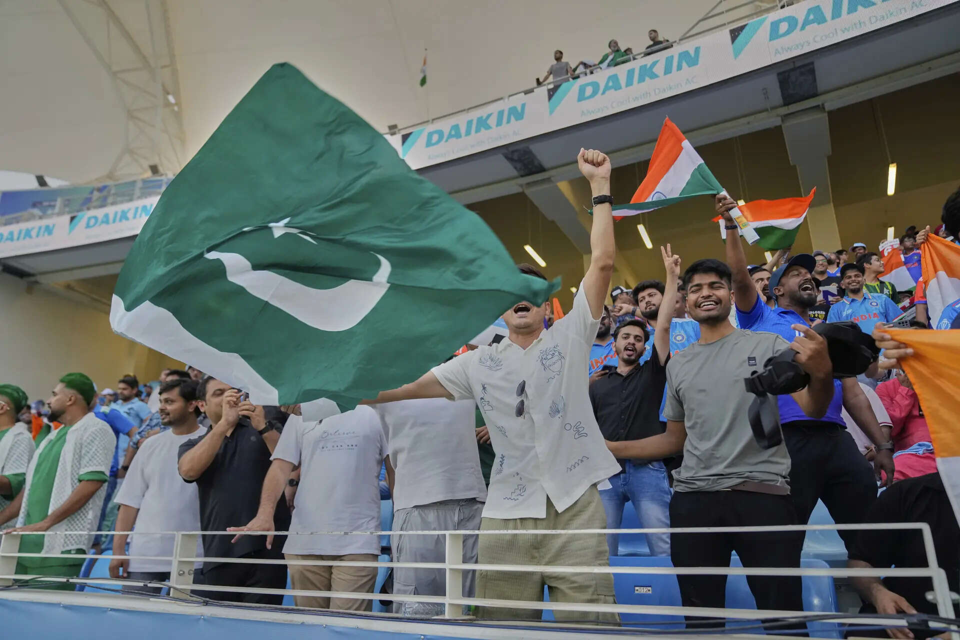 A Pakistani fan cheers ahead of the Asia Cup cricket match between India and Pakistan at Dubai International Cricket Stadium in Dubai, United Arab Emirates, Sunday, Sept. 21, 2025. (AP Photo/Altaf Qadri) Emirates Asia Cup Cricket