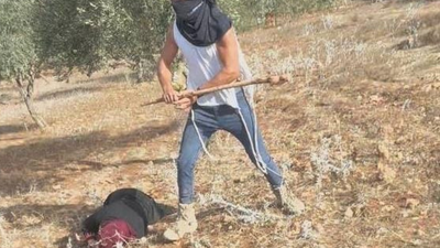 Image: X@/AbujomaaGaza Struck over the head: Israeli settlers attack Palestinian farmers in West Bank; video captures assault on woman