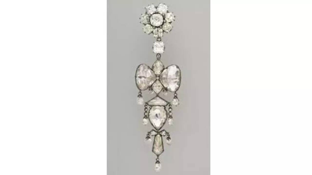 The Reliquary Brooch