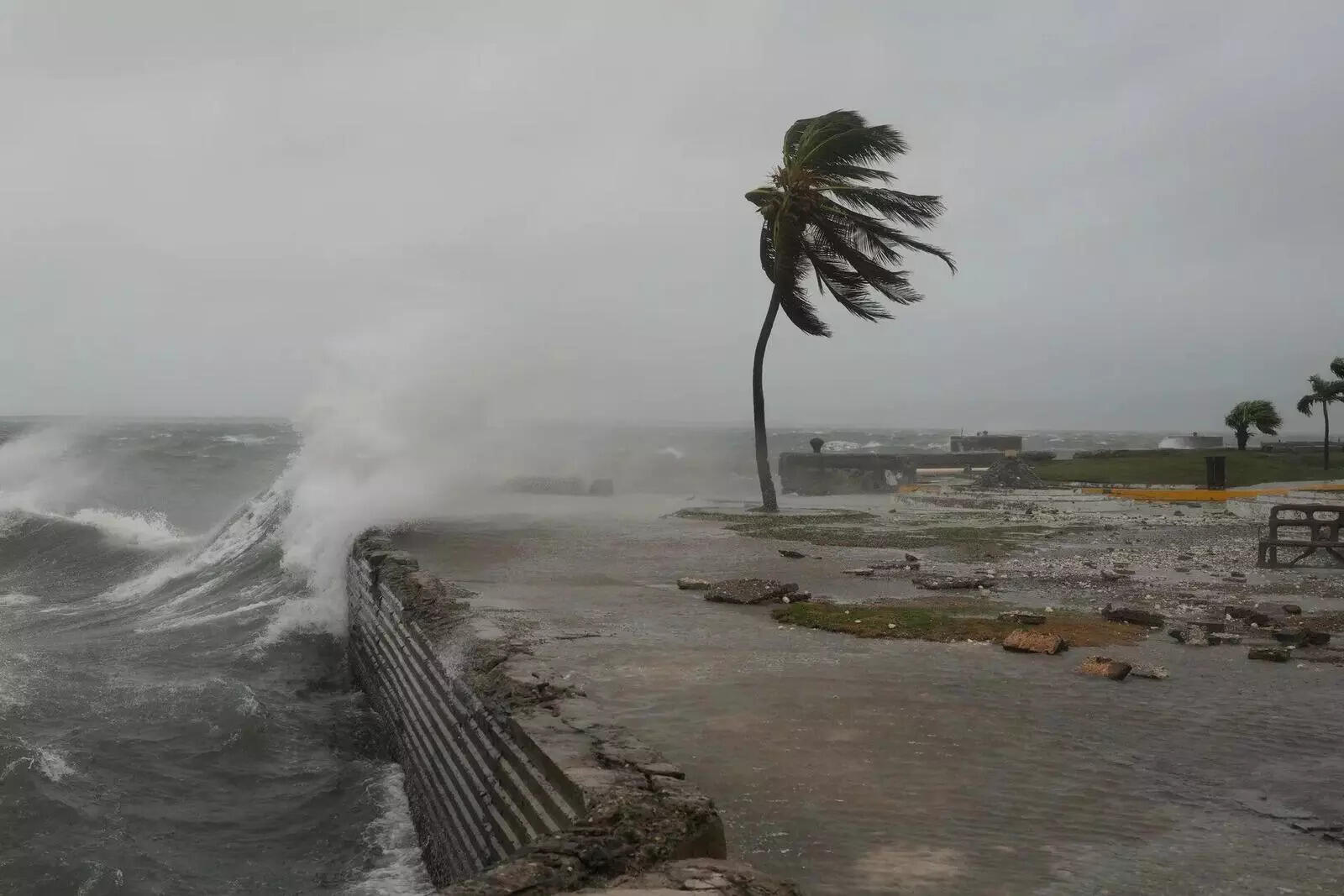 ​Waves splash in Kingston, Jamaica, as Hurricane Melissa approaches​ (AP image)