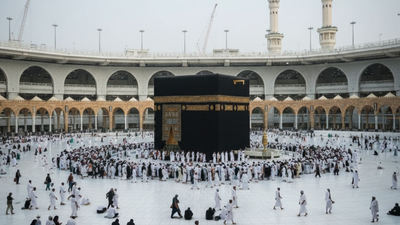 A viral video shows a Grand Mosque officer confronting pilgrims near the Kaaba, sparking controversy/Representative Image Saudi Arabia: Viral video of security officer at Grand Mosque sparks public outcry and official action