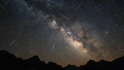 Leonid meteors streak across Qatar’s night sky tonight / AI-Generated Image Qatar’s best view yet: The fastest annual meteor shower arrives Nov 17