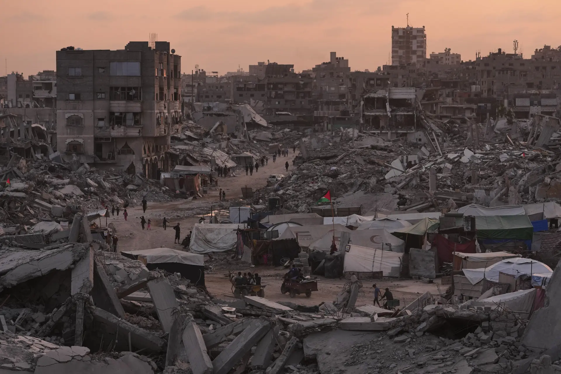 Masked Israeli settlers attack 2 Palestinian villages in the West Bank