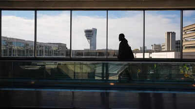 US shutdown hits travelers: Over 1,000 flights canceled; Trump administration warns it could force 20% plane cuts