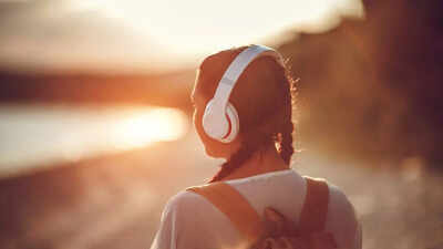 Why that song is stuck in your head: The science behind catchy tunes that replay on loop