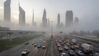 Dense fog blankets UAE roads this morning, causing slow traffic / AI Image UAE issues weather alert as dense fog causes traffic delays in Abu Dhabi, Dubai and Sharjah