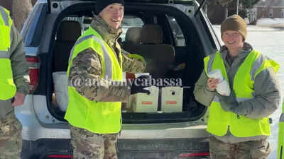 Minnesota Guard hands out coffee to anti-ICE protesters after deadly federal shooting