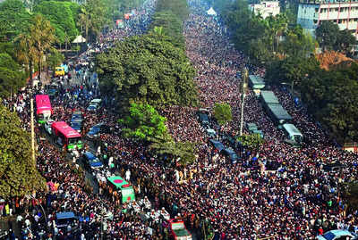 Sea of mourners at Zia's funeral Thousands join funeral prayers for Zia