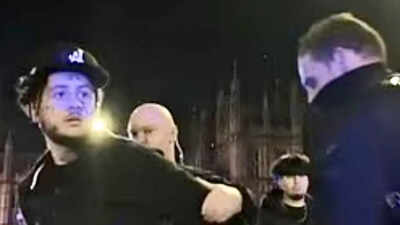 Twitch streamer Krimoe arrested after waving toy gun during livestream outside the Houses of Parliament in London (Image via Getty) Twitch streamer Krimoe arrested after waving toy gun during livestream outside the Houses of Parliament in London