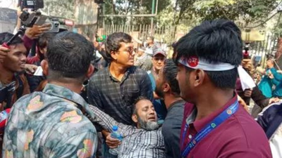 Protests held near Bangladesh Chief Advisor's residence over 9th pay scale demand (Image/X@ImbusyWarrior) Bangladesh crisis: Sound grenades & tear gas used on protesters near Yunus residence