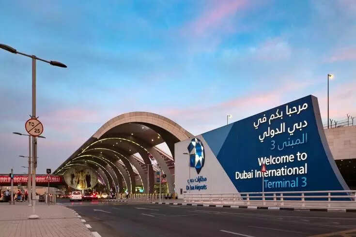 Dubai Travellers Warned: There’s a Cap on Your Mobile Phones