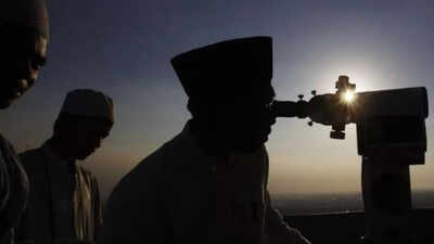 Ramadan 2026 Moon Sighting: When Does Fasting Begin Globally and Why Is Crescent Timimg Significant? Ramadan 2026 moon sighted in India, Iraq, US, UK, Turkey, Oman? Hilal sighting committees to confirm first day of fasting; is it from February 19 or 20 and why is crescent timing significant