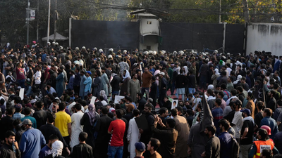 US Marines opened fire on protesters who stormed Karachi consulate: Report