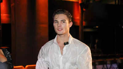 Clavicular’s livestream took a shocking turn when he broke down emotionally, admitting he feels used and misunderstood despite his online success. His raw, unfiltered rant about relationships quickly went viral, dividing viewers between concern and criticism. The moment exposed the emotional strain of influencer life, highlighting how fame can blur trust and leave creators feeling isolated behind the screen. “She manipulated me”: Clavicular breaks down on stream as emotional rant about trust and relationships goes viral