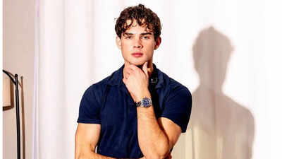 Influencer Clavicular, whose real name is Braden Eric Peters, sparked backlash after giving a casual response following his release from a Florida jail. Arrested on battery and conspiracy charges, he is also under scrutiny for a viral alligator shooting video. His brief remark, “Just woke up,” fueled criticism as investigations continue and online outrage grows. Clavicular breaks silence after jail release as he shows zero remorse amid alligator video and assault case