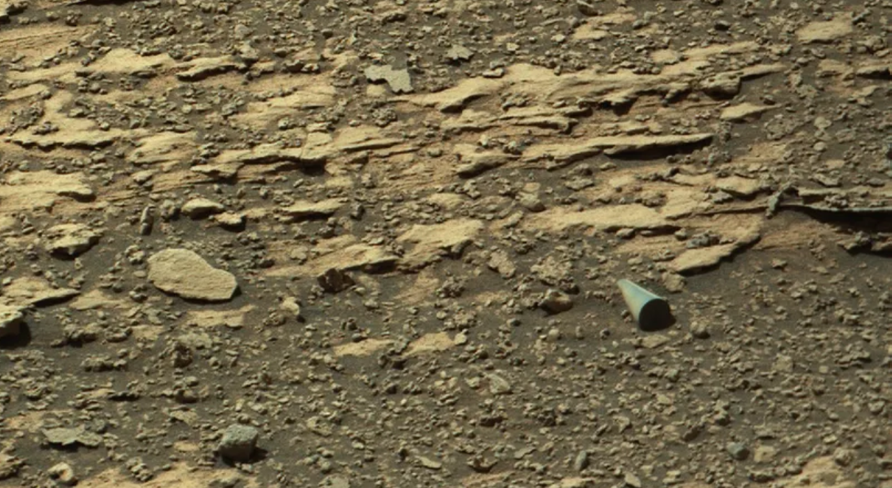 A raw image from the Mast camera (Mastcam) onboard NASA’s Mars rover Curiosity, taken on 2022–08–07 at 20:58:23 UTC. (Image credit: Mars analyst notebook,NASA) via Medium Mars Cylidrical Object