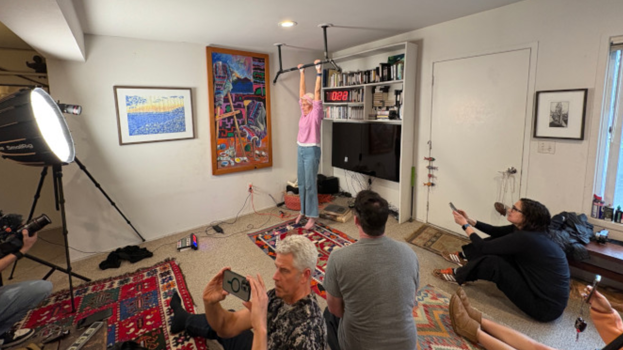 Esselstyn dead hang shooting/Image: Guinness World Records Ann Crile Esselstyn