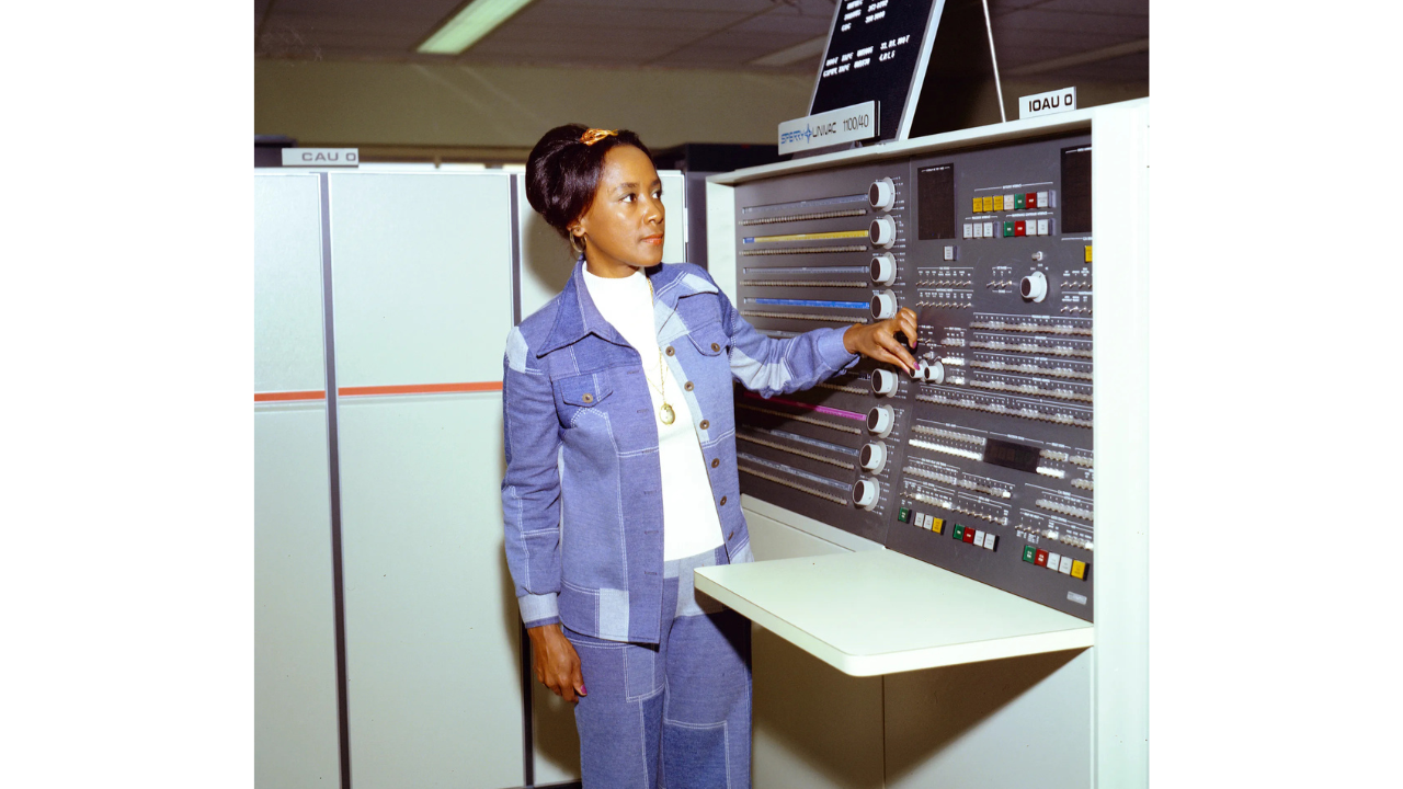 Annie Easley works on the UNIVAC 1100/40 computer at NASA’s Lewis Research Center, used for data processing (25 February 1976).