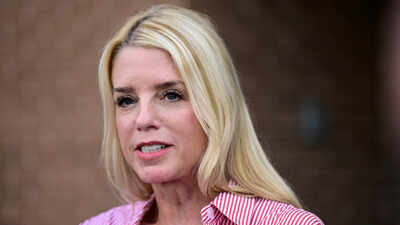 <p>Pam Bondi has been fired by Donald Trump, reports claimed.</p>
<p>” decoding=”async” fetchpriority=”high”></p>
</div>
<div>
<p><span title= Pam Bondi begged Trump not to fire her but he accused her of 'unforgivable offense': Report