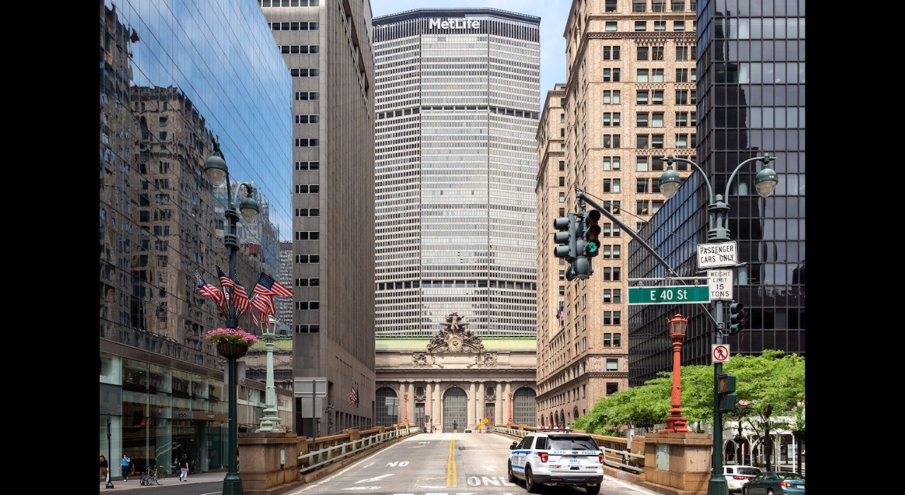 The Metlife building. Photo by Dimitry Anikin on Unsplash
