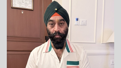 Harman Singh Kapoor UK Sikh restaurateur Harman Singh calls for kirpan ban, says it is being used against unarmed civilians