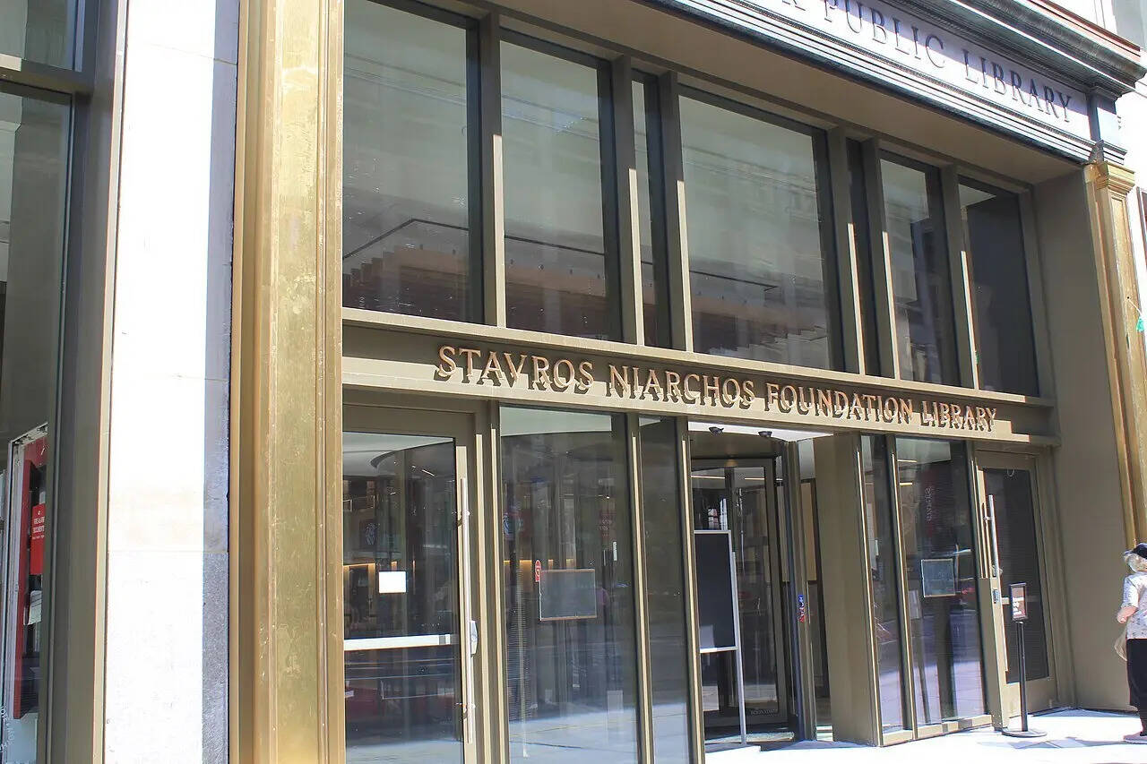 This renovation shifted focus from book storage to community needs, creating dynamic spaces for learning, interaction, and professional development. The redesigned library now serves as a vital, free democratic hub for ordinary New Yorkers. Image Credits: Wikimedia Commons Mid_Manhattan_Library_Jul_2020_11
