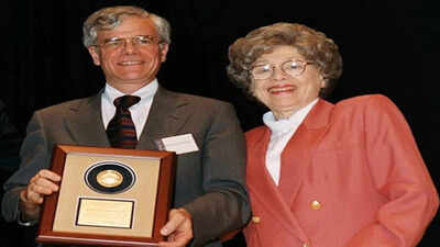<p>The one donation made a New York medical school tuition-free forever. Image credit – Wikimedia</p>
<p>” decoding=”async” fetchpriority=”high”></p>
</div>
<div>
<p><span title= A 93-year-old widow gave $1 billion to a Bronx medical school, and future doctors may never see tuition bills again