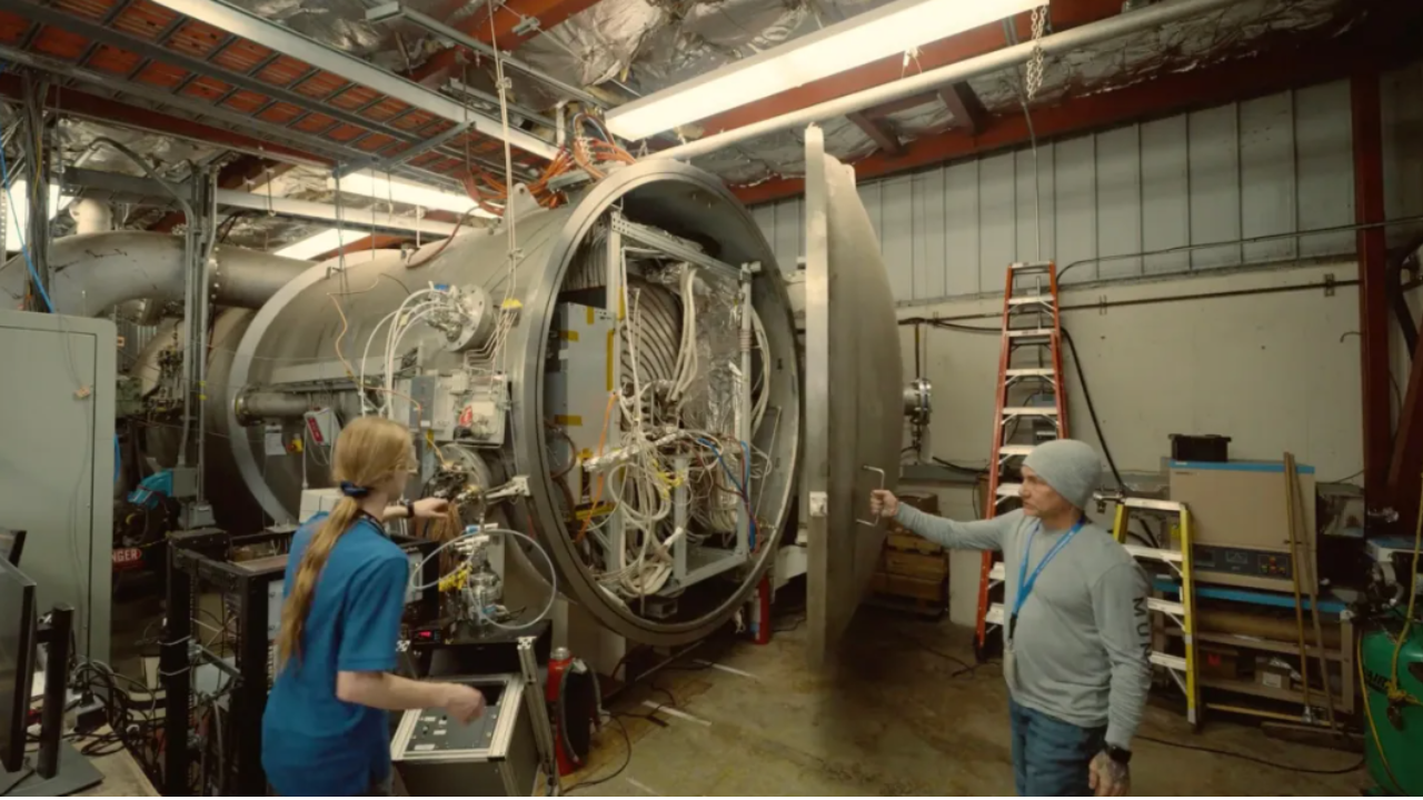 Image: NASA/JPL-Caltech The prototype thruster is enclosed in JPL’s condensable metal propellant (CoMeT) vacuum facility, a unique national asset designed to safely test thrusters using metal-vapor propellants as part of potential megawatt-class electric propulsion systems.