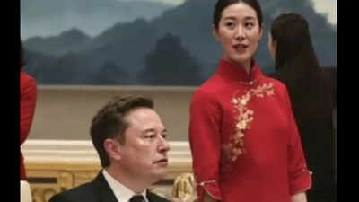 'Major Cheng Cheng' standing behind Elon Musk (x.com/jenniferzeng97) Did China spy on Elon Musk, other tech executives during Trump's Beijing visit? Blogger makes big claim