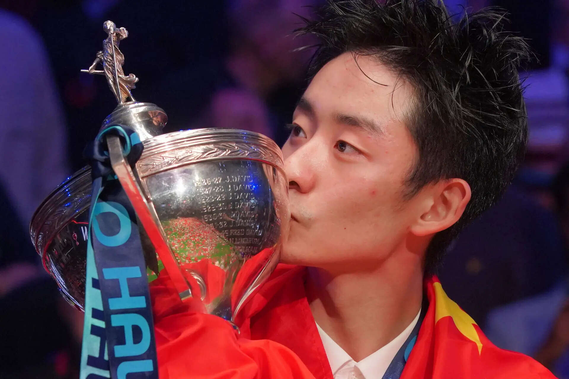 Wu beats Murphy in deciding frame to become snooker's second straight world champ from China