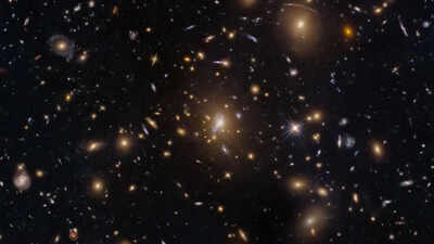 pc: NASA NASA’s Hubble sees a swarm of galaxies in one of the universe’s largest structures