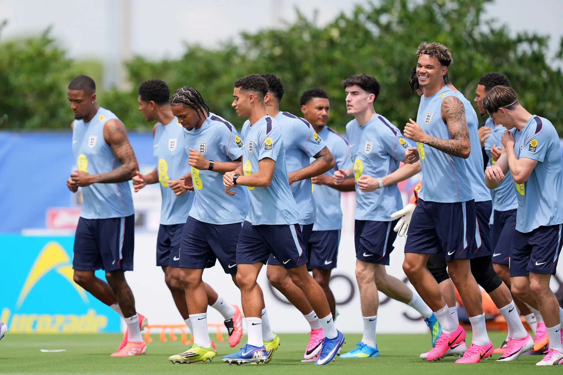 England's Nico O'Reilly, second from right, and teammates jog during a training session for the national soccer team in Palm Beach Gardens, Fla., Tuesday, June 2, 2026, ahead of the World Cup soccer tournament. (AP Photo/Rebecca Blackwell) WCup England Soccer