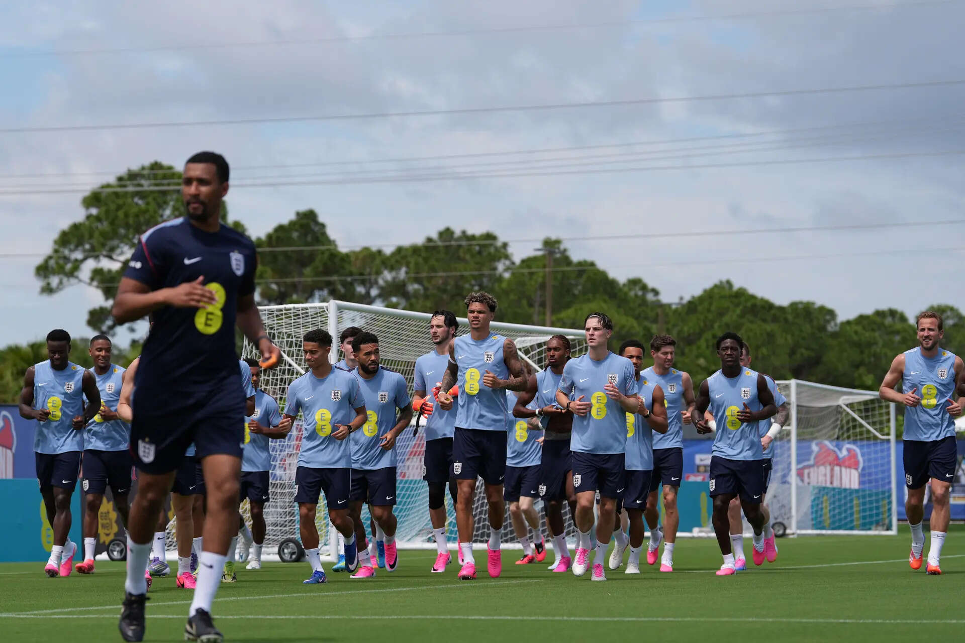 England players jog during a training session for the national soccer team in Palm Beach Gardens, Fla., Tuesday, June 2, 2026, ahead of the World Cup soccer tournament. (AP Photo/Rebecca Blackwell) WCup England Soccer